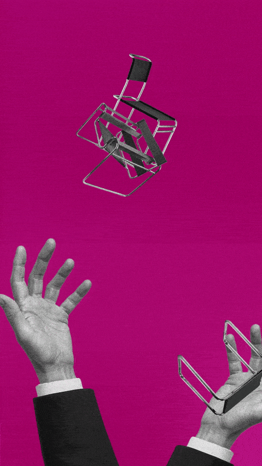 Bauhaus Stühle werden von zwei Händen jongliert